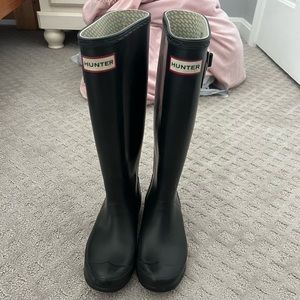Hunter rainboots women size 6. Worn. Matte color not shiny.